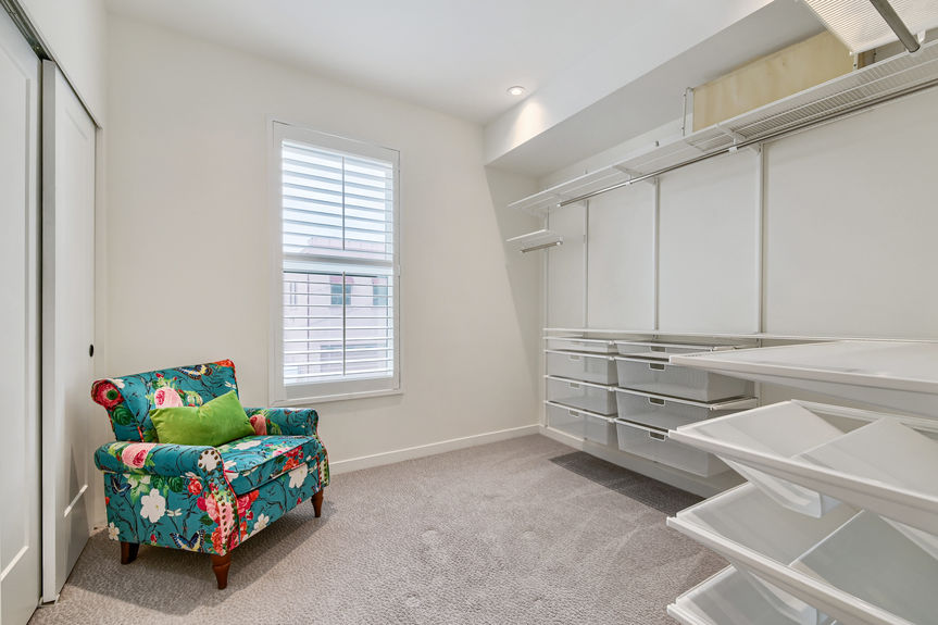5 7357 Grandview Avenue Unit 203 - Lauryn Dempsey Dempsey Group - 021 - 21 Closet