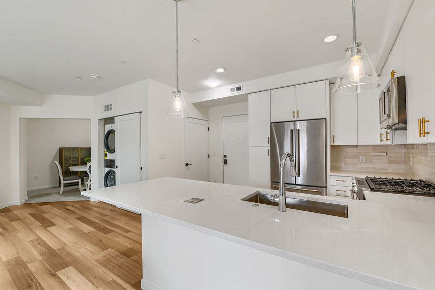 7357 Grandview Avenue Unit 203 - Lauryn Dempsey Dempsey Group - 011 - 11 Kitchen