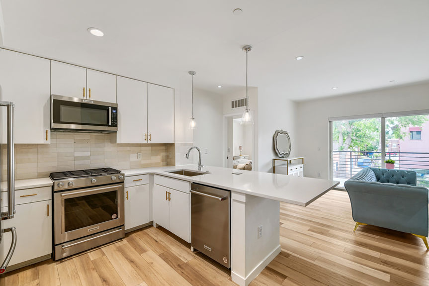 7357 Grandview Avenue Unit 203 - Lauryn Dempsey Dempsey Group - 012 - 12 Kitchen