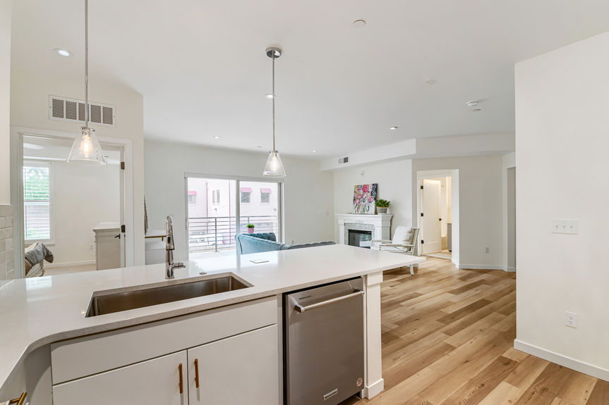 7357 Grandview Avenue Unit 203 - Lauryn Dempsey Dempsey Group - 013 - 13 Kitchen