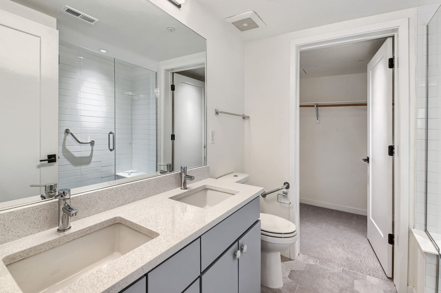 7357 Grandview Avenue Unit 203 - Lauryn Dempsey Dempsey Group - 017 - 17 Primary Bathroom