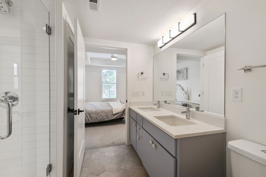 7357 Grandview Avenue Unit 203 - Lauryn Dempsey Dempsey Group - 018 - 18 Primary Bathroom