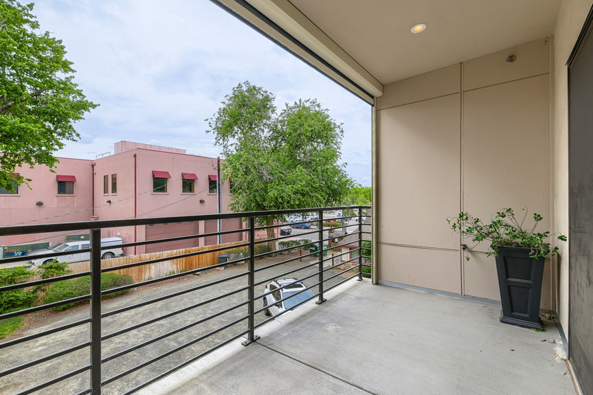 7357 Grandview Avenue Unit 203 - Lauryn Dempsey Dempsey Group - 020 - 20 Balcony