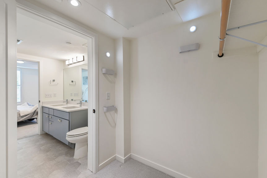 7357 Grandview Avenue Unit 203 - Lauryn Dempsey Dempsey Group - 024 - 24 Closet