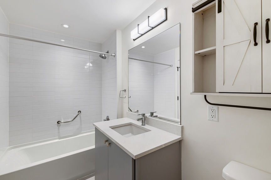 7357 Grandview Avenue Unit 203 - Lauryn Dempsey Dempsey Group - 025 - 25 Bathroom