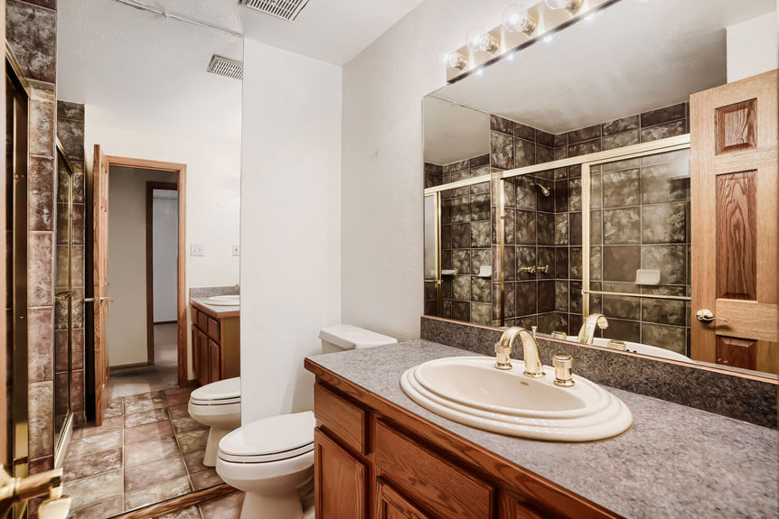 8221 W 70th Avenue - Lauryn Dempsey Dempsey Group - 026 - 23 Bathroom