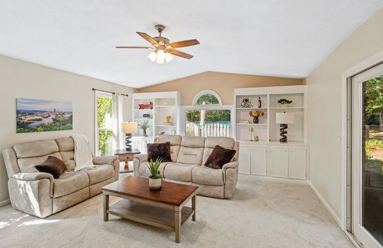 2010 Glendalough Ln-12