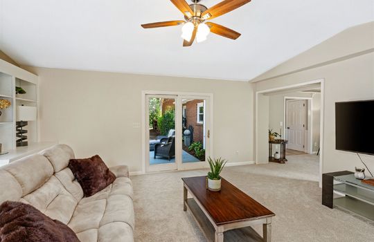 2010 Glendalough Ln-15