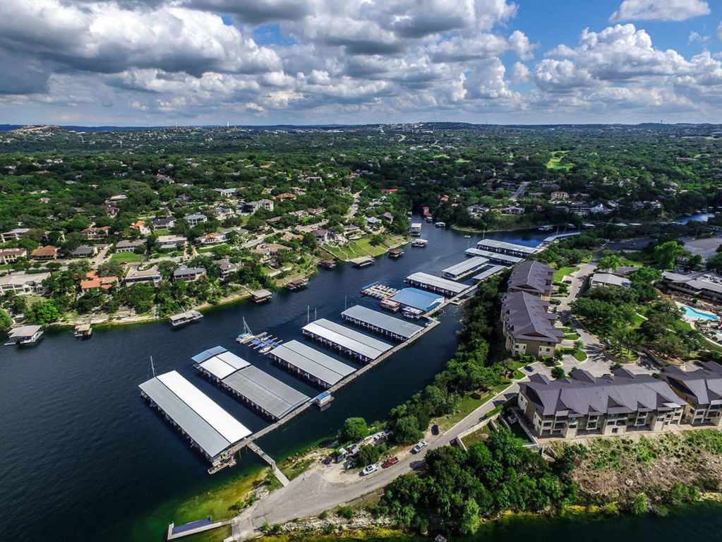 Party barge and pontoon rentals in Lakeway, TX