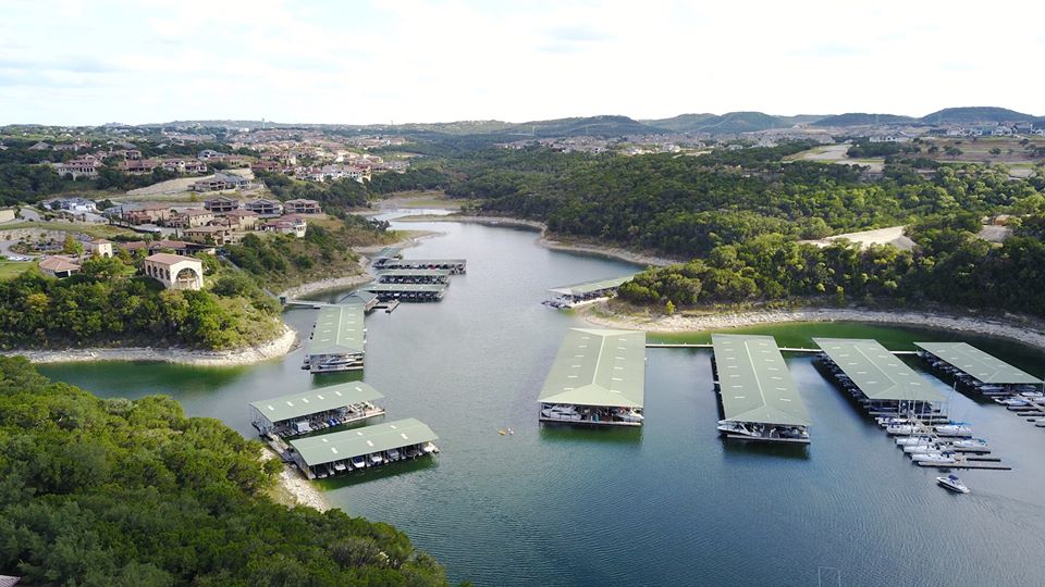 Luxury marina with pool and restaurant in Lakeway, TX